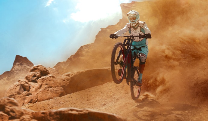 Faz Trilhas Mais Agressivas? Capacetes Full Face ou Enduro Podem Oferecer Proteção Superior