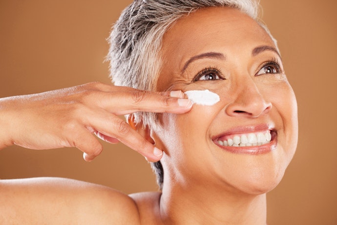 Para Minimizar Riscos de Irritação, Use Cremes Testados por Oftalmologistas e Dermatologistas