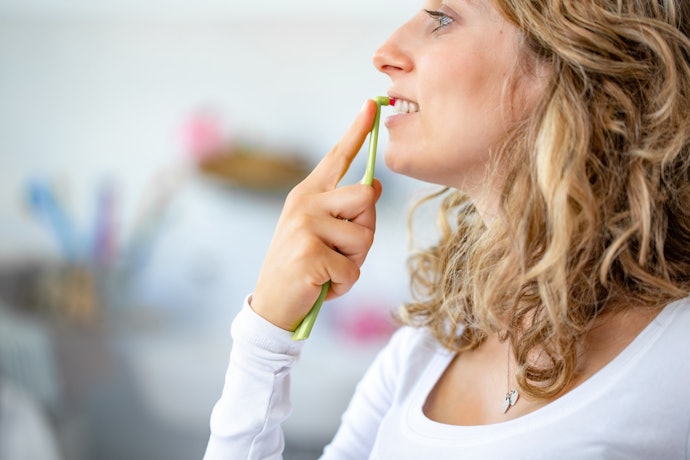 Observe o Tamanho do Cabo da Escova Interdental
