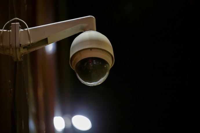 Para Maior Segurança à Noite em Locais Grandes, Escolha Visão Noturna com Alcance Acima de 20 m