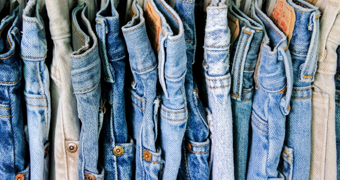 Escolha uma Calça Jeans Preta para Fugir do Básico