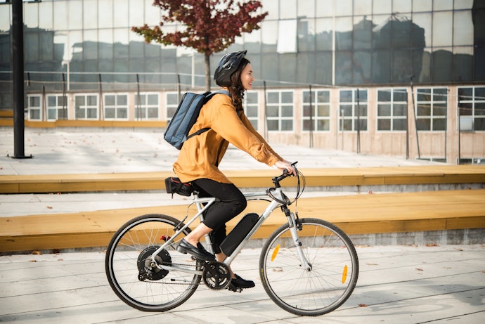 Motor: Opte por uma Bicicleta Elétrica de 350 W com 3 a 5 Níveis de Assistência para Subidas