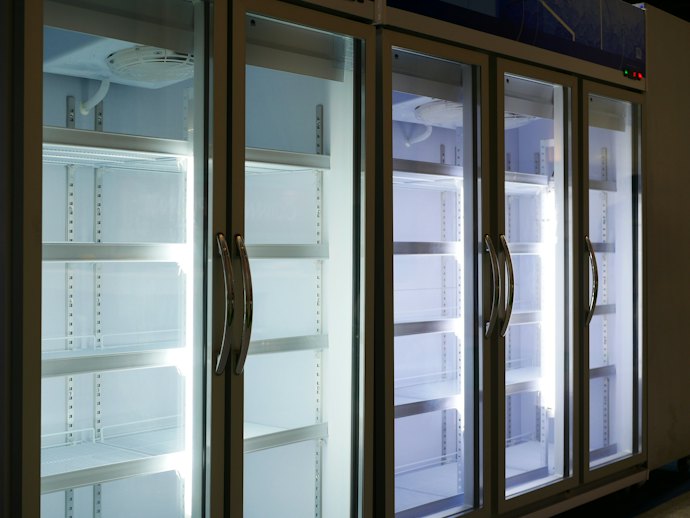 Quer Dar Destaque aos Produtos? Opte por Expositores Verticais com Iluminação LED