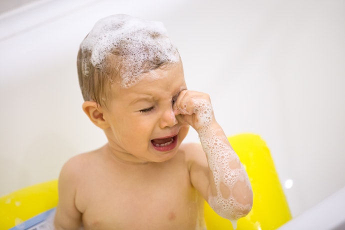 Para Evitar Lágrimas Durante o Banho, Prefira os Shampoos que Não Irritam os Olhos
