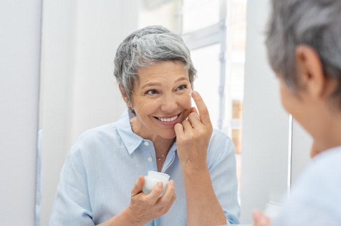 Tem Propensão a Alergias? Opte por Cremes para Área dos Olhos 60 Anos Hipoalergênicos