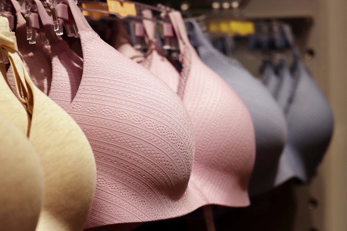 Arrase no Look: Combine a Cor do Sutiã com os Vestidos e Blusas
