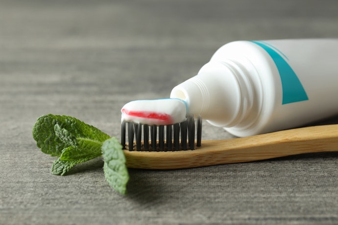 Para um Sabor Mais Agradável, Prefira Cremes Dentais Clareadores com Menta ou Hortelã