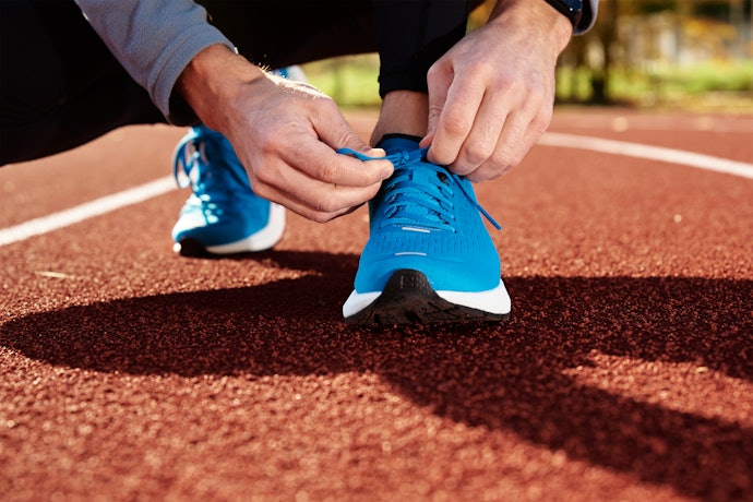 Para Manter os Pés Frescos, Escolha um Tênis de Corrida Masculino Barato com Cabedal de Mesh