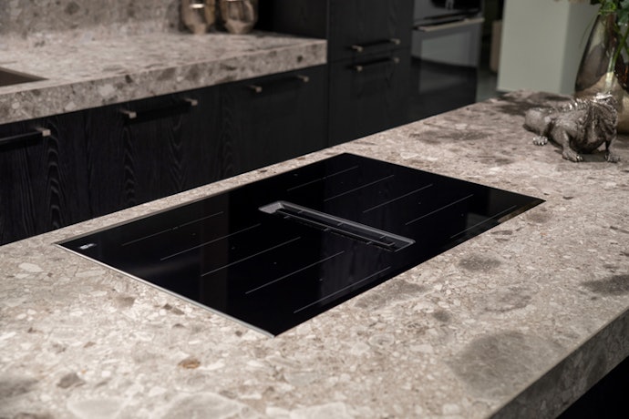 Para Evitar Cheiro e Fumaça Durante o Preparo, Escolha Cooktops com Coifa Embutida