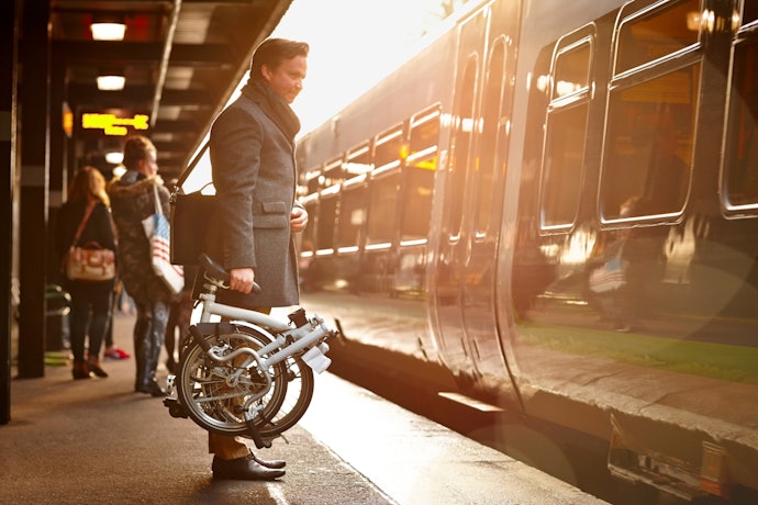 Para Levar a Bicicleta Dobrável nas Mãos, Escolha um Modelo de até 13 kg