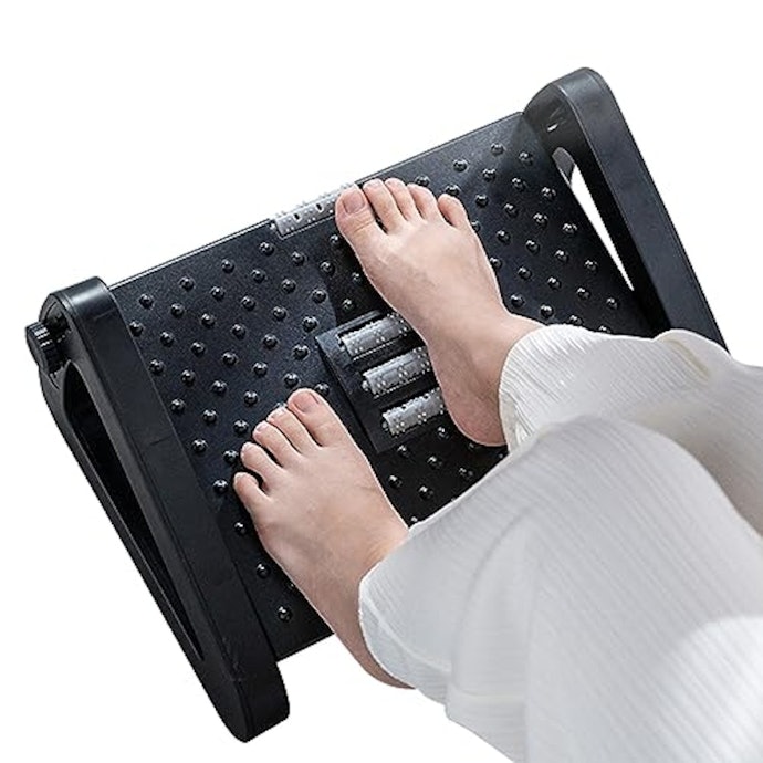 Prefira Apoios Ergonômicos para os Pés com Superfície Antiderrapante
