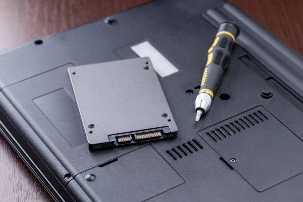 Para Mais Velocidade e Menos Engasgos, Opte por Modelos com SSDs de 256 GB ou Mais
