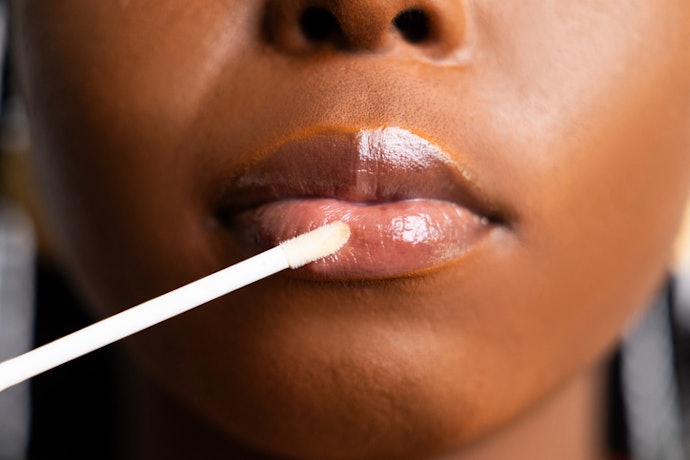Se Quer Lip Oil que Hidrata a Boca, Opte por Fórmulas com Óleos Vegetais e Ácido Hialurônico