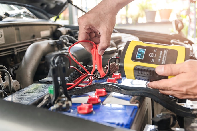 Alguns Carregadores de Bateria de Carro Possuem Voltímetro
