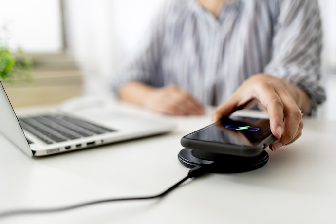 Para Aumentar as Opções de Uso, Opte por um Carregador por Indução com Diferentes Conexões