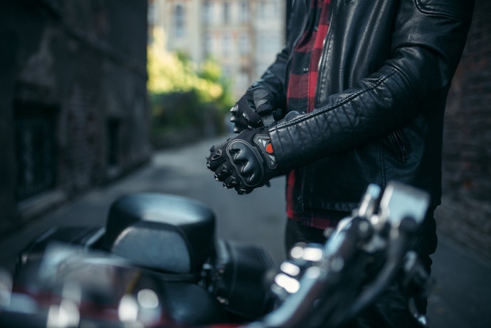 Para Melhor Caimento e Estabilidade, Opte por Jaquetas para Motociclistas com Tiras de Ajuste