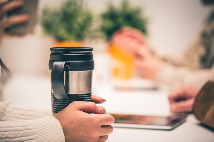 Decida o Design com Base no Ambiente Onde a Caneca Será Usada