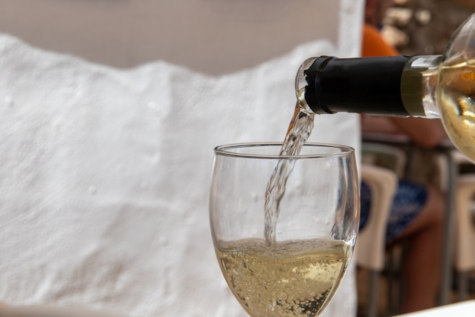 Observe a Temperatura de Serviço para Degustar o Vinho Suave Adequadamente