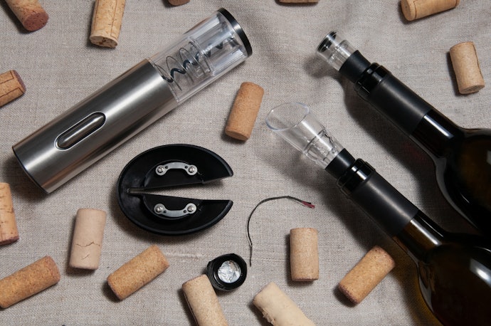 Saca-Rolhas Elétricos com Acessórios Extras Facilitam Sua Vida