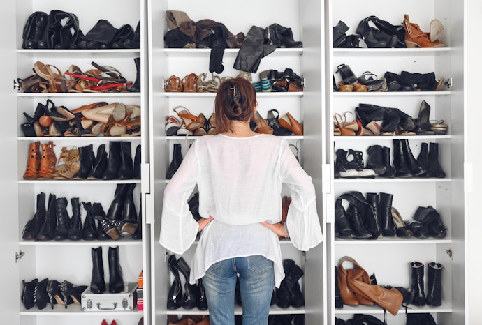 Se Você Possui Muitos Sapatos, Invista na Sapateira com Capacidade de 100 Pares