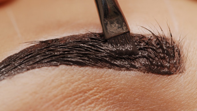 Para a Segurança da Sua Pele, Escolha Uma Tinta para Sobrancelha com Registro na Anvisa