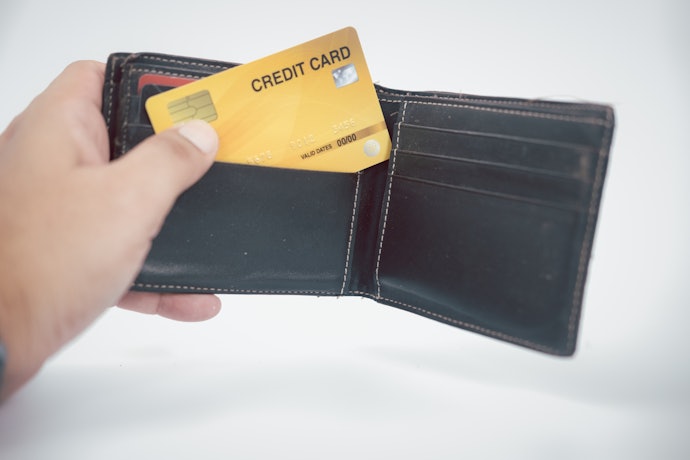 Considere Uma Carteira Slim com Bloqueio RFID