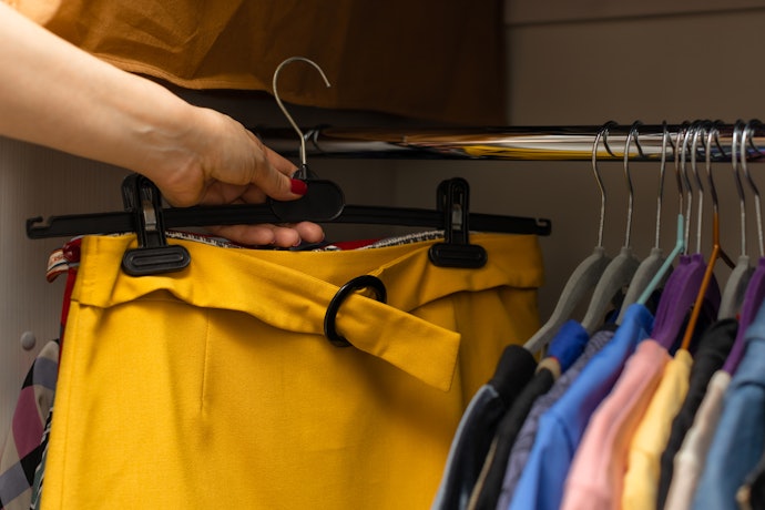 Cabides de Veludo com Presilha São Ideais para Saias, já os com Cava para Roupas de Alça