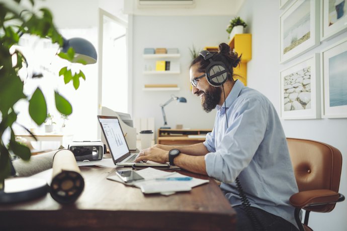 Prefira Headsets com Fio Leves para Mais Conforto no Uso Diário