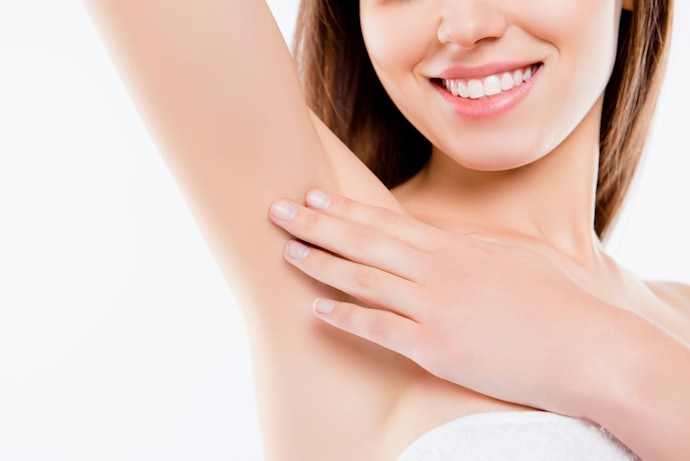 Se Tem Pele Sensível, Evite Desodorante Natural com Bicarbonato, Álcool e Perfume