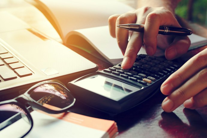 Se Possui Prática em Programação, Considere Modelos com Memória Programável