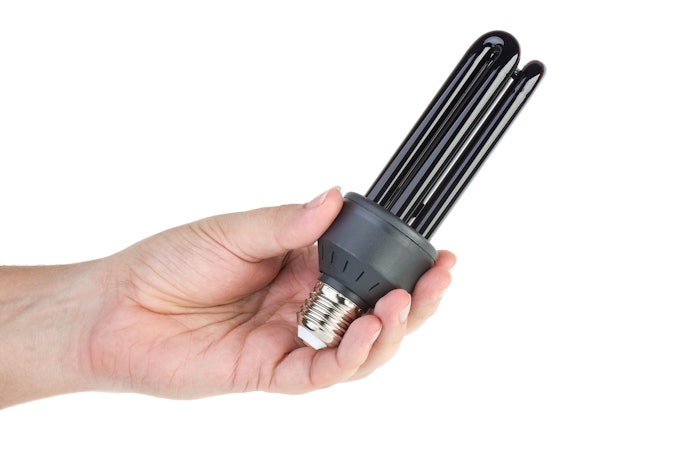Para Economizar, Escolha uma Lâmpada Luz Negra com Até 20 W