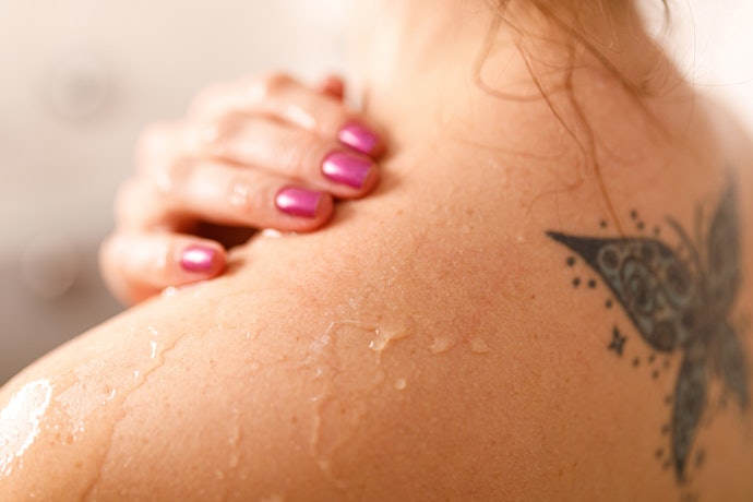 Para Tatuagens no Rosto ou Para Pessoas com Tendência à Acne, Prefira Pomadas Não Comedogênicas