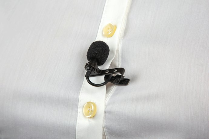Para Gravar Vídeos, Prefira um Microfone sem Fio de Lapela