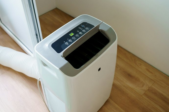 Para Evitar Drenar a Água Manualmente, Prefira um Ar-Condicionado Portátil com Autoevaporação