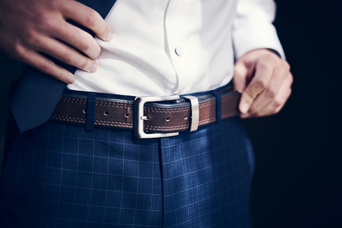 O Tipo de Fivela Dita o Estilo do Cinto Masculino