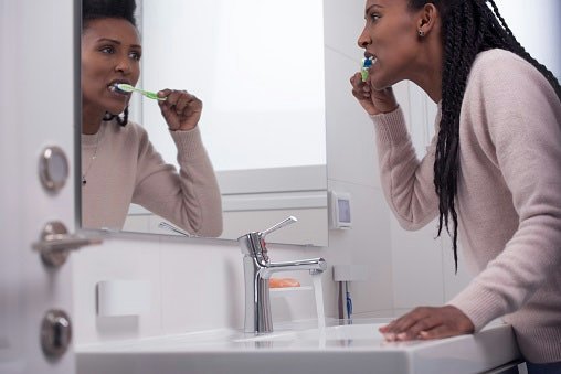 Pastas de Dente com Concentração Mínima de 1100 ppm de Flúor Evitam Placa Bacteriana