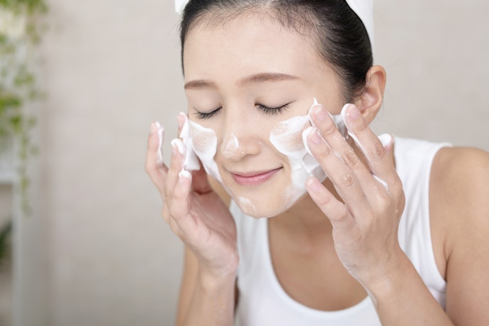 Prefira Espumas de Limpeza Facial Sem Sulfatos e Silicones