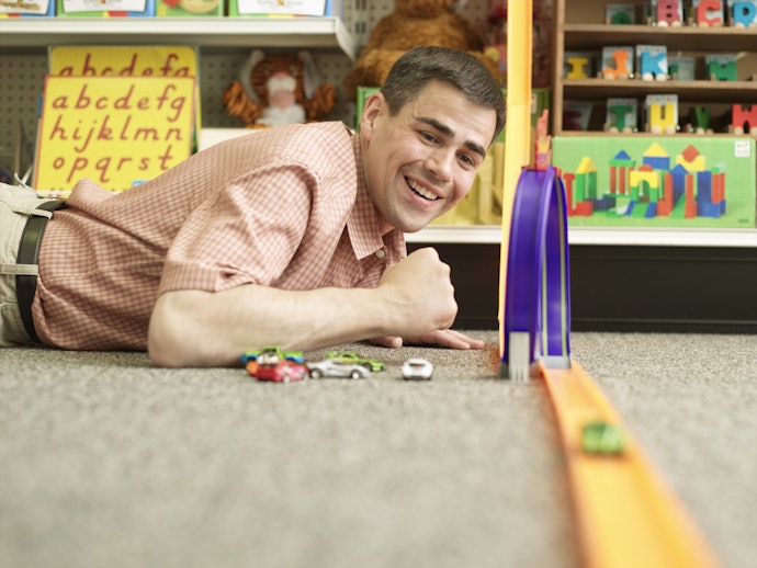 Veja se a Pista Hot Wheels Conta com Recursos Extras