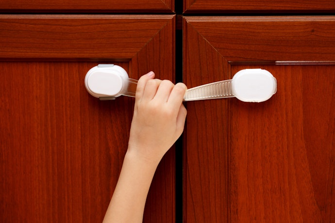Para Fechar Gavetas Maiores ou Portas, Prefira Travas com 13 cm ou Mais