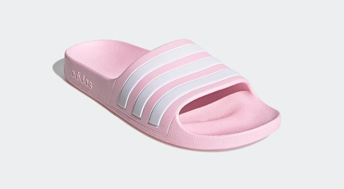 Para Design Feminino, Escolha o Adidas Adilette Lite, Aqua ou Lumia