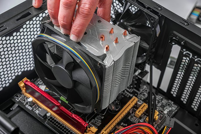 Para Gabinetes Compactos, Prefira Coolers para Processador de Até 130 mm de Altura