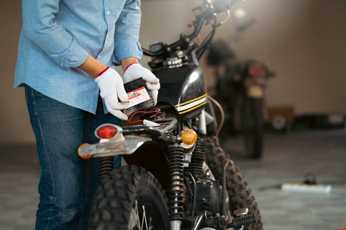 Um Rastreador com Modo Sono Pode Preservar a Bateria da sua Moto