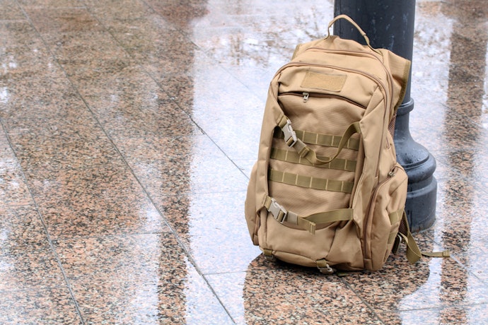 Para Maior Resistência, Opte por Materiais como Nylon Balístico ou Poliéster de Alta Densidade