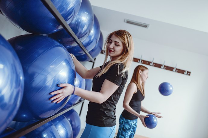 Para Manter uma Posição Adequada nos Exercícios, Escolha a Bola Conforme Sua Estatura