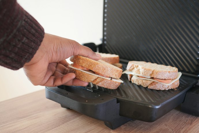 Para Preparar Mais Sanduíches ou Filés por Vez, Prefira uma Sanduicheira Grill de 25 cm ou Mais