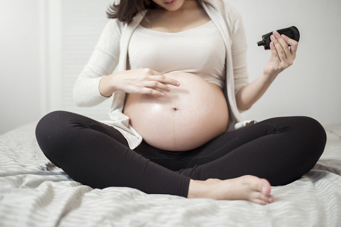 Procura por um Óleo para Estrias na Gravidez? Marcas Especificam Isso no Rótulo