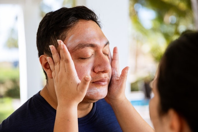 Para Proteger Contra a Luz Visível do Sol e Telas, Escolha Opções com Cor e Proteção UVA