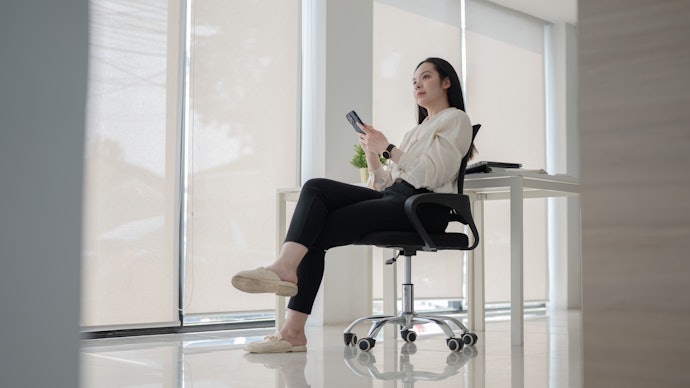 Para Alcançar Todas as Áreas da Mesa ou Conversar com Colaboradores, Escolha Modelos Giratórios