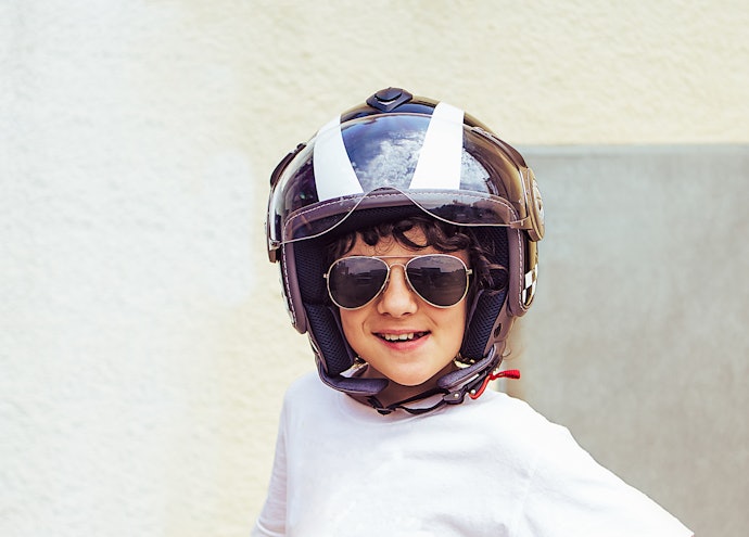 Veja Se a Viseira do Capacete Infantil para Moto Tem Pelo Menos 1,5 mm de Espessura