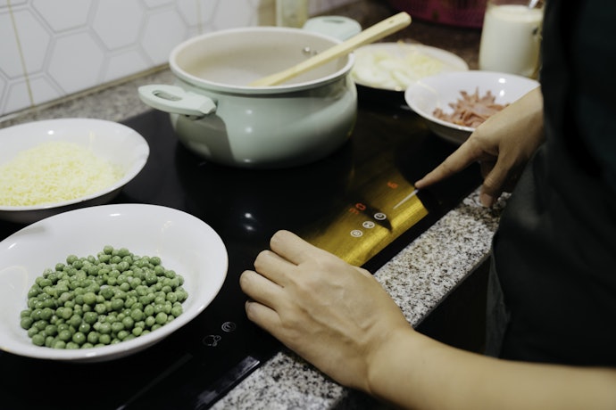 Para Usar no Cooktop de Indução, Escolha um Jogo de Panelas de Cerâmica com Base Magnética